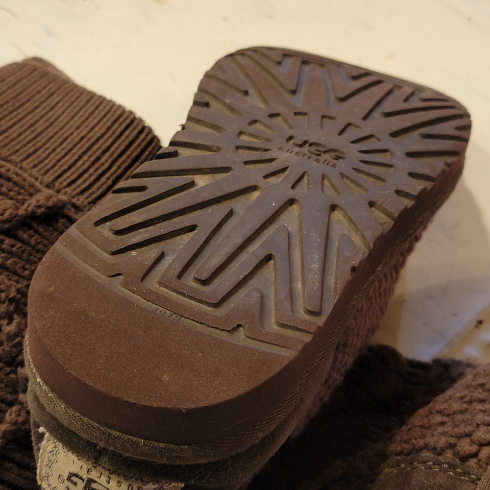 Ugg Classic Argyle Knit Boots 101 - Picture 12 of 12